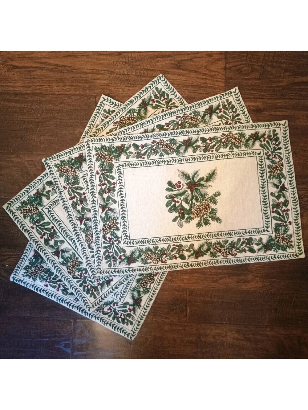 Vintage Park B. Smith Home For The Holidays Tapestry Placemats - Holly Pinecone